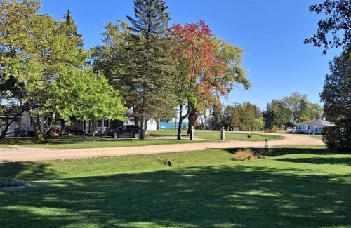 Lexington House | Rustic Retreat Cottage sleeps 6 with a lake view!