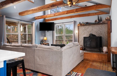 Mayfield Cabin | Rustic Retreat in Kingsley