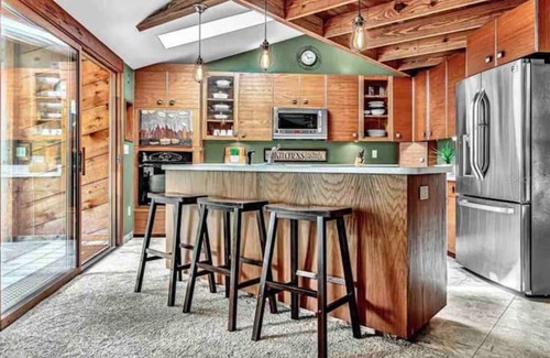Lake Helen House | Rustic Retreat in the heart of Lake Helen