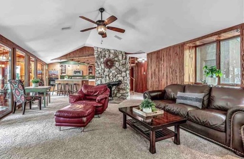 Lake Helen House | Rustic Retreat in the heart of Lake Helen