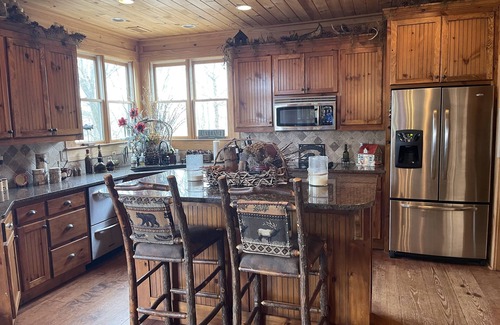 Gainesville House | Rustic Retreat on Lake Lanier. 10 Minutes from Gainesville, Georgia.