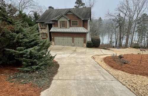 Gainesville House | Rustic Retreat on Lake Lanier. 10 Minutes from Gainesville, Georgia.