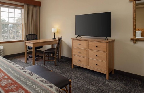 Vancouver Hotel | Rustic Retreat | Peaceful Countryside Room with Ensuite Bath & Pool Access
