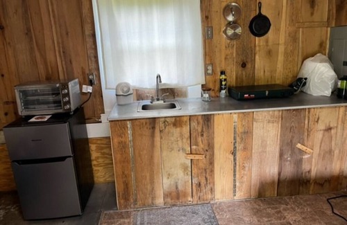 Eidson Cabin | Rustic Retreat