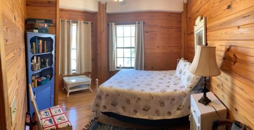 Ocean Springs House | Rustic Retreat