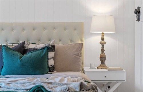 Abermain House | Rustic Retreat with Spa & Fire Pit