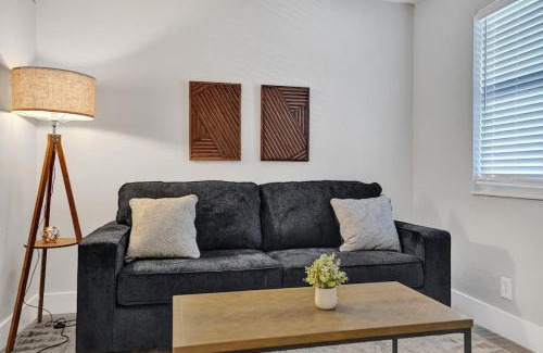 Poinciana Park Apartment | Rustic Retreats Beachy 1BR for 4 guests in the heart of Fort Lauderdale