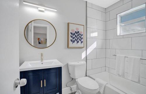 Poinciana Park Apartment | Rustic Retreats Beachy 1BR for 4 guests in the heart of Fort Lauderdale