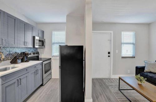 Poinciana Park Apartment | Rustic Retreats Beachy 1BR for 4 guests in the heart of Fort Lauderdale