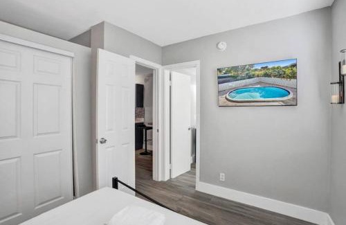 Poinciana Park Apartment | Rustic Retreats Modern 1BR For 4 Guests Minutes From Las Olas