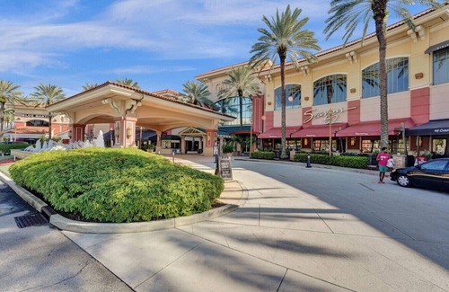 Poinciana Park Apartment | Rustic Retreats 5: Beachy 1BR in the heart of Fort Lauderdale