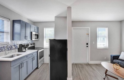 Poinciana Park Apartment | Rustic Retreats: Beachy 1BR in the heart of Fort Lauderdale