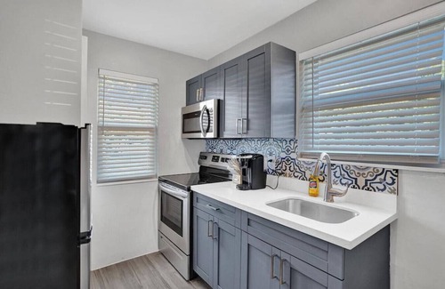 Poinciana Park Apartment | Rustic Retreats: Beachy 1BR in the heart of Fort Lauderdale