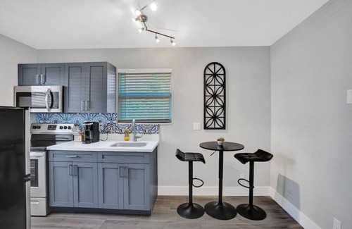 Poinciana Park Apartment | Rustic Retreats: Beachy 1BR in the heart of Fort Lauderdale