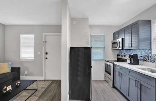 Poinciana Park Apartment | Rustic Retreats: Beachy 1BR in the heart of Fort Lauderdale