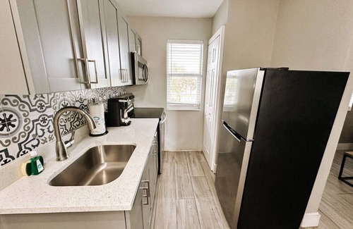 Poinciana Park Apartment | Rustic Retreats: Beachy 1BR for 4 guests in the heart of Fort Lauderdale