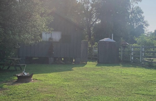 Davisville Cabin | Rustic River Front cabin 5 minutes away from I77 & 10 minutes from town.