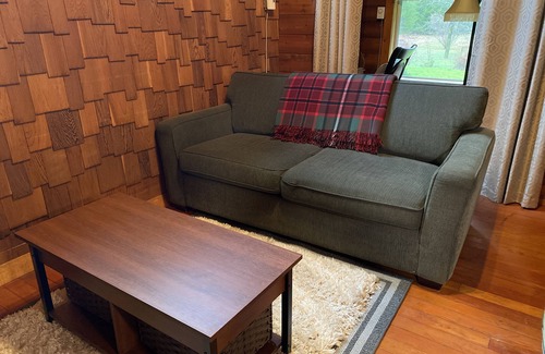 Courtenay Cabin | Rustic riverside cabin with easy access to town, trails and Mt Washington