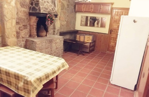Doninos de Salamanca House | RUSTIC semi-detached house with Garden and Barbecue