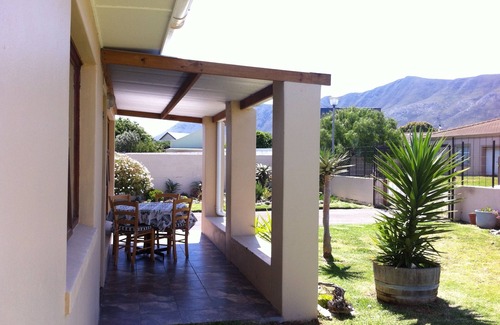 Sandbaai House | RUSTIC SEASIDE GETAWAY