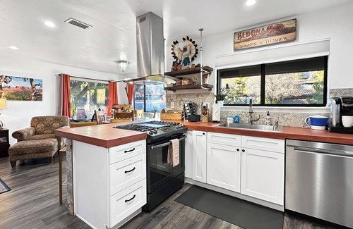 Uptown Sedona House | Rustic Sedona House -Views -Hot Tub-Pets OK, The Sedona House ~ Red Rock Getaway
