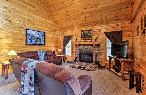 Sevierville House | Rustic Sevierville Cabin with Covered Porch!