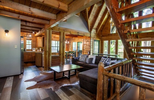 Townsend Cabin | Rustic Smoky Mountain Cabin w/Fire Pit & Antler Chandelier