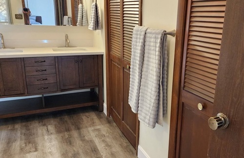 Murphysboro House | Rustic Spacious Villas, Forest Settings w/ Lake view- Free Access on Golf Course