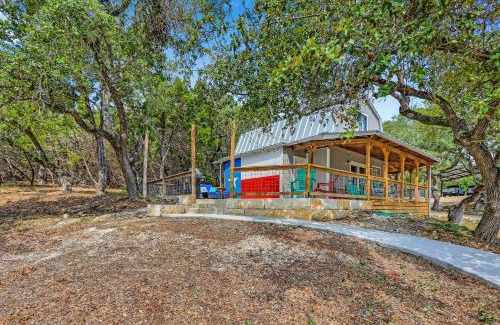 Bulverde House | Rustic Star Farmhouse at Moonlight Getaway