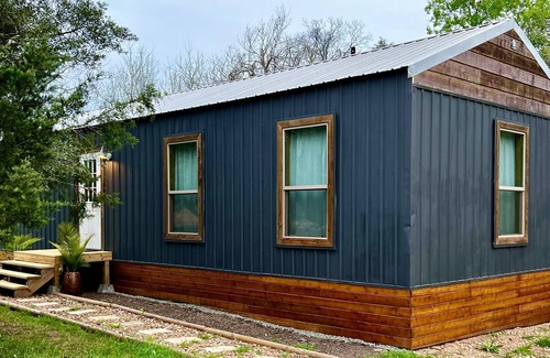 Chappell Hill Cabin | Rustic Star Hideaway - Cozy Cabin in Chappell Hill, TX
