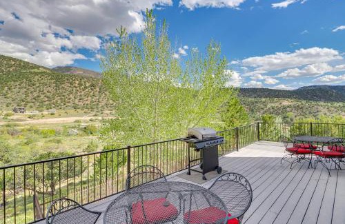 Sterling House | Rustic Sterling Cabin Walk to Palisade Lake!