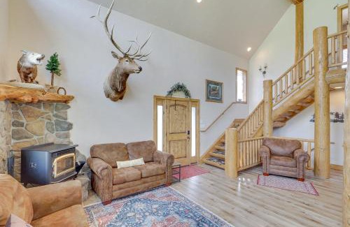 Sterling House | Rustic Sterling Cabin Walk to Palisade Lake!