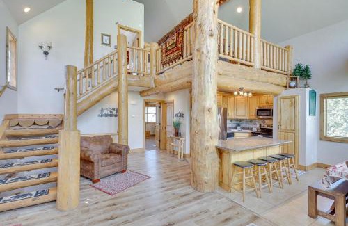 Sterling House | Rustic Sterling Cabin Walk to Palisade Lake!