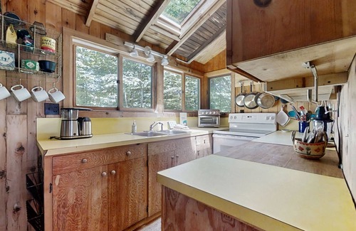 Frankfort Cottage | Rustic-style cottage w/full kitchen, near town, Lake Michigan access, & WiFi