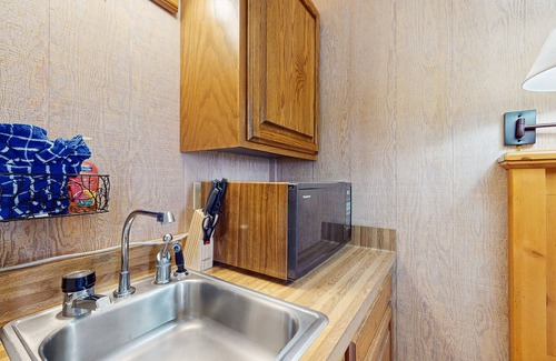 Truckee Apartment | Rustic suite in the heart of Northstar - easy access to lifts & hiking