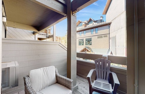 Truckee Apartment | Rustic suite in the heart of Northstar - easy access to lifts & hiking