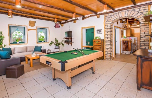 Zmijavci House | Rustic three-room Villa Ognjistar with a beautiful garden and luxury private pool surrounded by peace and nature near the Makarska Riviera