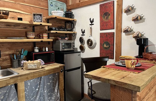 Readyville House | Rustic Tiny Guesthouse Farm Stay
