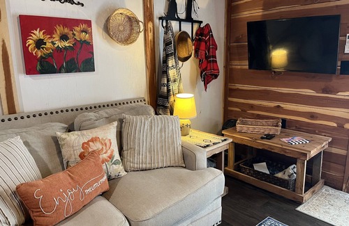 Readyville House | Rustic Tiny Guesthouse Farm Stay