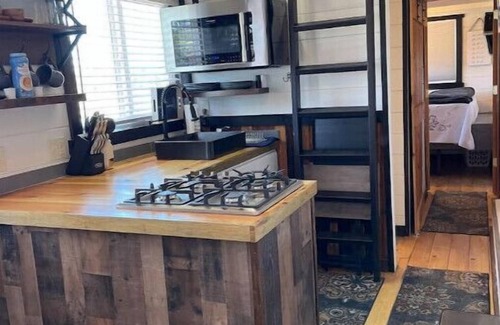 Pinetop-Lakeside House | Rustic Tiny House in Lakeside