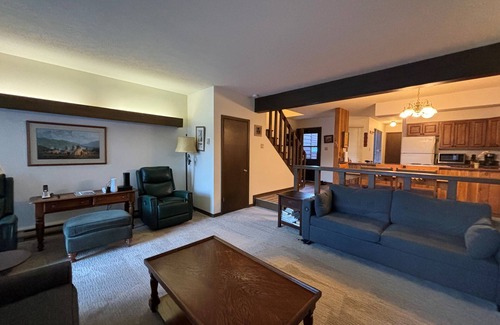 Jackson Hole Condo | Rustic townhome near golf course with private sauna & deck