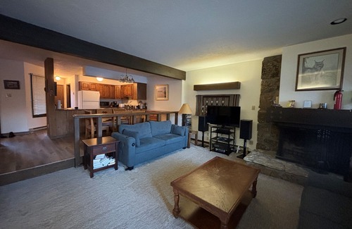 Jackson Hole Condo | Rustic townhome near golf course with private sauna & deck