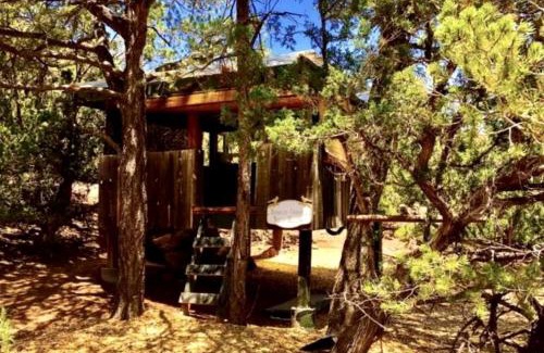 Zuzax House | Rustic Tree House Rental with a Fire Pit in Bernalillo County, New Mexico