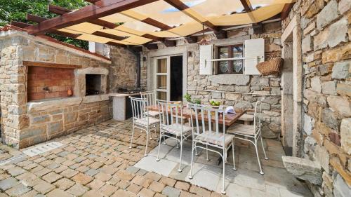 Gracisce Villa | Rustic Villa Katarina by Villas Holiday