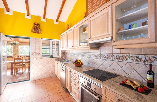 Albufeira Villa | Rustic villa w/garden & BBQ, Alcaria