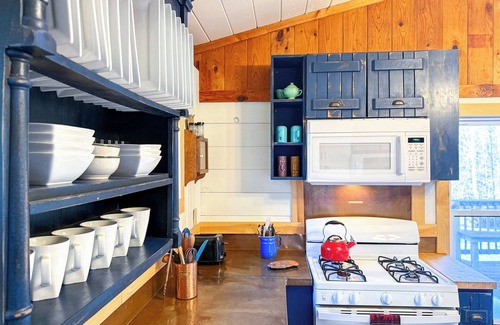 Wilmington House | Rustic VT Retreat – Hot Tub, Fire Pit, 12 Minutes to Mt. Snow