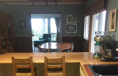 Langdale House | Rustic Waterfront Home on 1.2 Acres