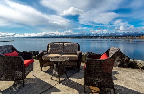 Comox Cottage | Rustic Waterfront Cottage