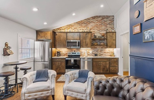 Cahal Street Group Condo | Rustic + Western - Walk to Bars, Coffee & Restaurants