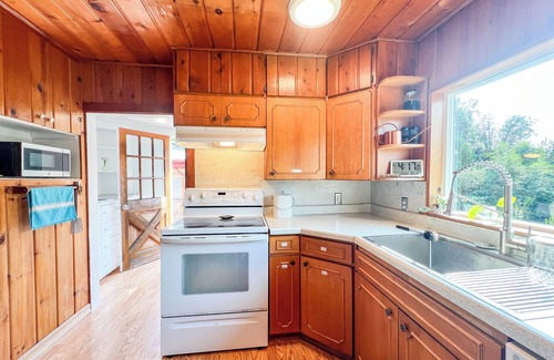 Bainbridge Island House | Rustic Wildflower Retreat. Charming historic 2BR on Bainbridge near beach w/AC